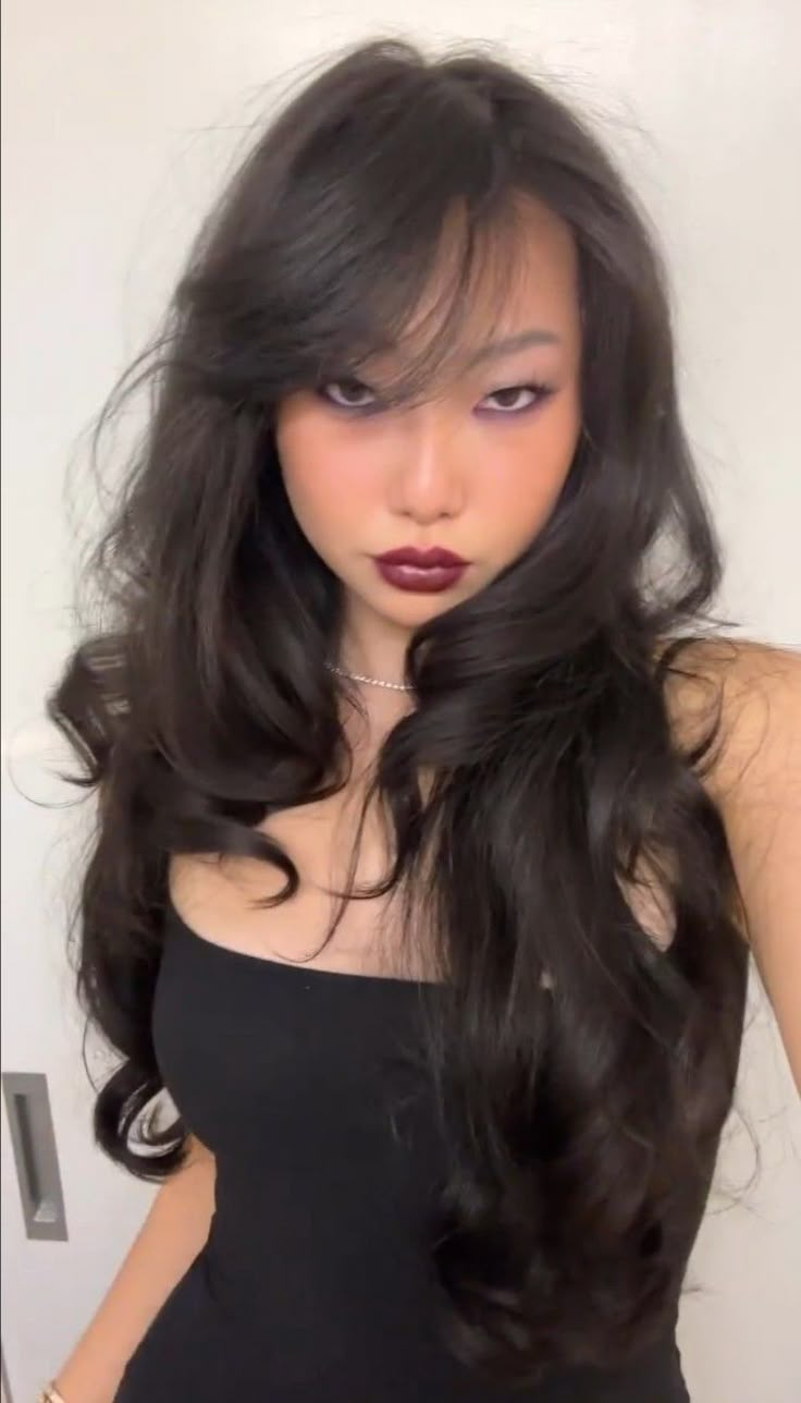 Round Hair Layers, Side Part With Volume, Long Japanese Hairstyles, Hair Inspo Oval Face, Long Multi Layered Haircut, Bangs Prom Hairstyle, Long Black Hair Side Part, Cute Short Haircuts Asian, Side Swept Bangs Aesthetic