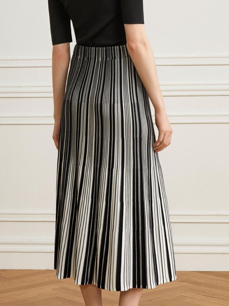 This is yyiam’s sophisticated striped maxi skirt allows you to create a cheerful yet elegant look. Thanks to its fabric's elasticity, it provides comfortable wear. It's versatile, suitable for both standalone wear and layering with other items.- Ideal for daily wear- Can be styled with various tops to create different looks- Its sophisticated design makes it easy to match with any outfit, adding a stylish touch Striped Maxi Skirt With Lined Skirt For Spring, Chic Striped Midi Length Bottoms, Chic Skirt With Striped Hem And Relaxed Fit, Chic Relaxed Skirt With Striped Hem, Spring Striped Maxi Skirt With Lining, Chic Long Striped Skirt, Fitted Striped Maxi Skirt For Spring, Chic Striped Flowy Skirt, Chic Striped Long Skirt