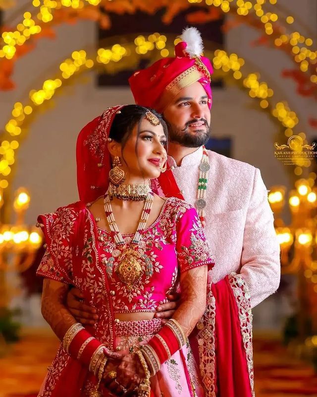 Celebrity wedding pictures Couple Poses Indian Wedding Photos, Indian Wedding Copal Photography, Wedding Capal Pose, Cupal Photo Shoot Wedding Indian Bride, Wedding Capal Photo, Capal Pose Wedding, Indian Wedding Cupal Pose, Hindu Wedding Photos Poses, Wedding Couple Poses Indian Bride Groom