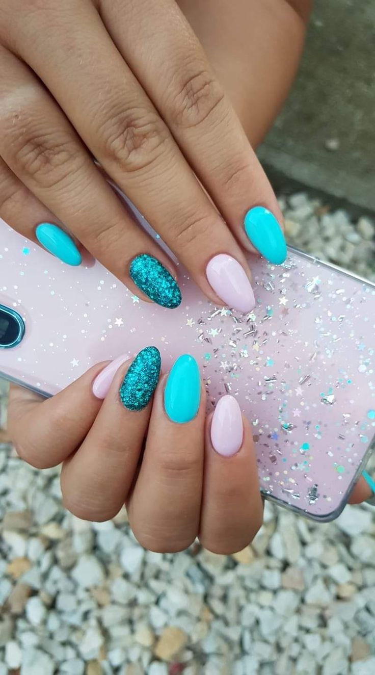 Oval Beach Nails, Turquoise Pink Nails, Cute Short Acrylic Nails Round, Summer Nails Almond Shape Short, Pink Turquoise Nails, Turquoise And Pink Nails, Teal And Pink Nails, Pink And Turquoise Nails, Nail Turquoise