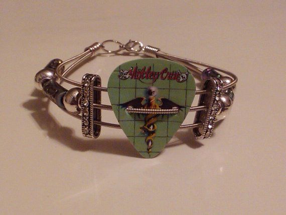 Motley Crue Dr Feelgood, Guitar String Jewelry, Guitar String Bracelet, Dr Feelgood, Estilo Hippie, I'm With The Band, Dope Jewelry, Motley Crue, Mötley Crüe