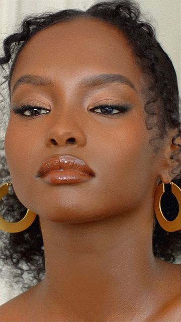 Soft Makeup Looks Black Women Natural, Mango Makeup Look, Ami Cole Makeup, Janelle Monae Makeup, True Autumn Black Women, Glowy Makeup Dark Skin, Minimal Bridesmaid Makeup, Natural Makeup For Black Women Dark Skin, Latte Makeup Look Brown Skin