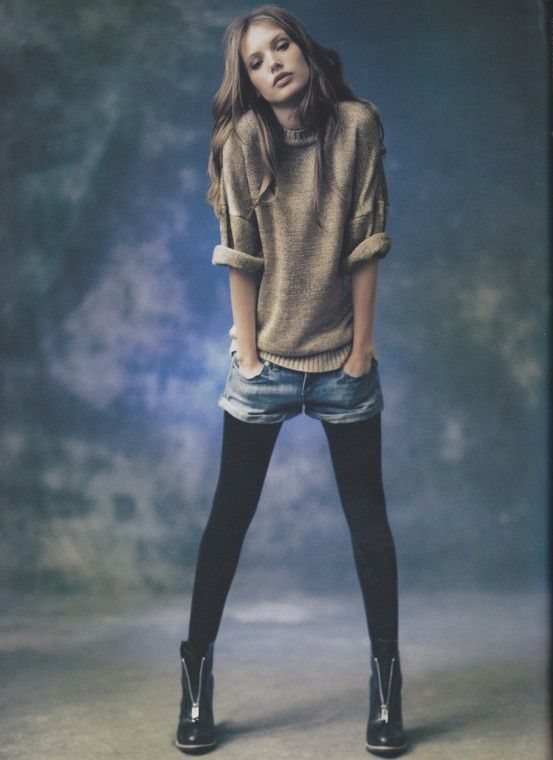 . Mode Poses, Winter Tights, Winter Shorts, Mode Casual, Shorts With Tights, Black Tights, Short Shorts, Mode Inspiration, Fall Looks