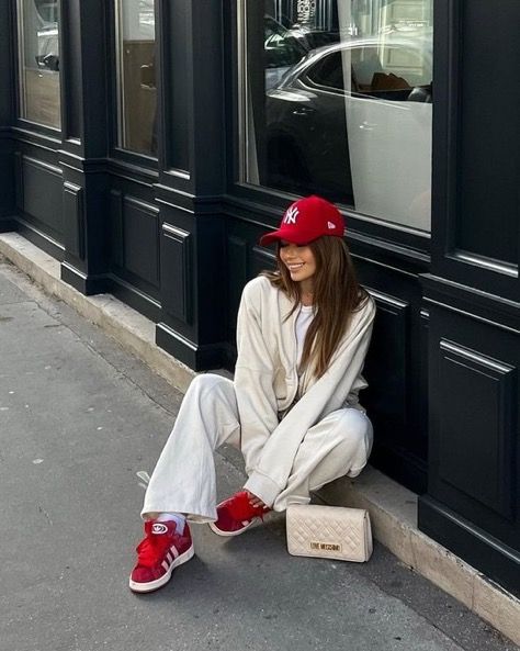 Red Cap Outfit, Red Adidas Outfit, Red Sneakers Outfit, Red Shoes Outfit, Outfit Campus, Red And White Outfits, Looks Adidas, Adidas Outfit Shoes, Streetwear Spring