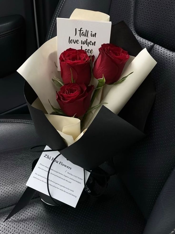 a bouquet of roses sitting in the back seat of a car