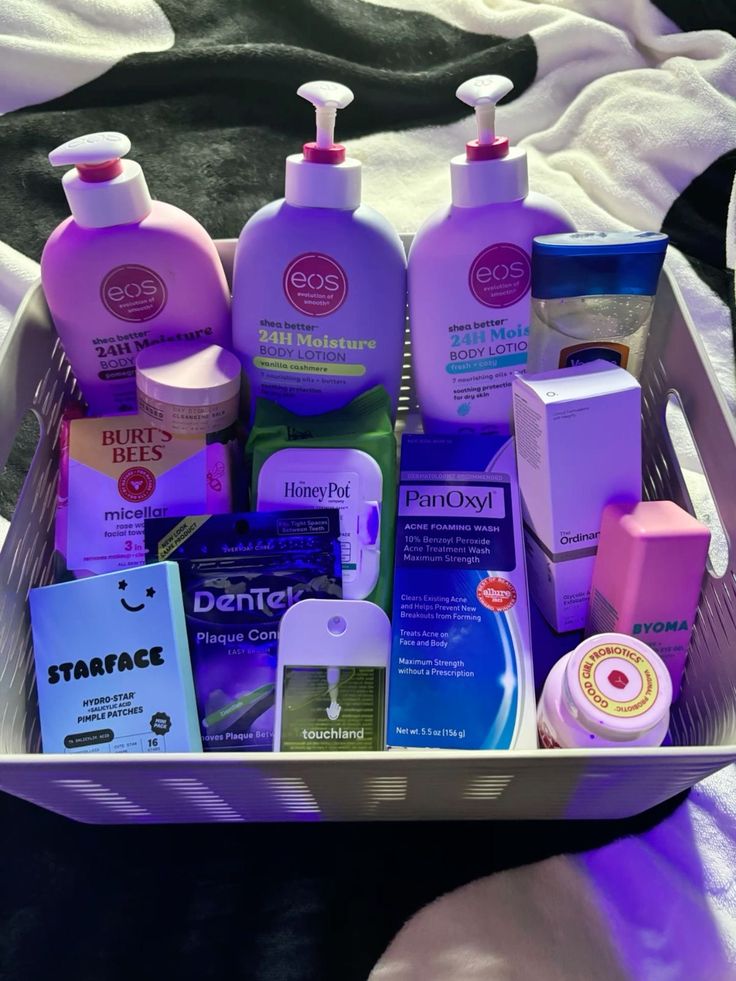 Back To School Hygiene Products, Hygiene Gift Basket Ideas, Back To School Hygiene, Hygiene Basket, Fly Girl Aesthetic, Women Hygiene Products, School Hygiene, Clean Girl Lifestyle, Hygiene Haul