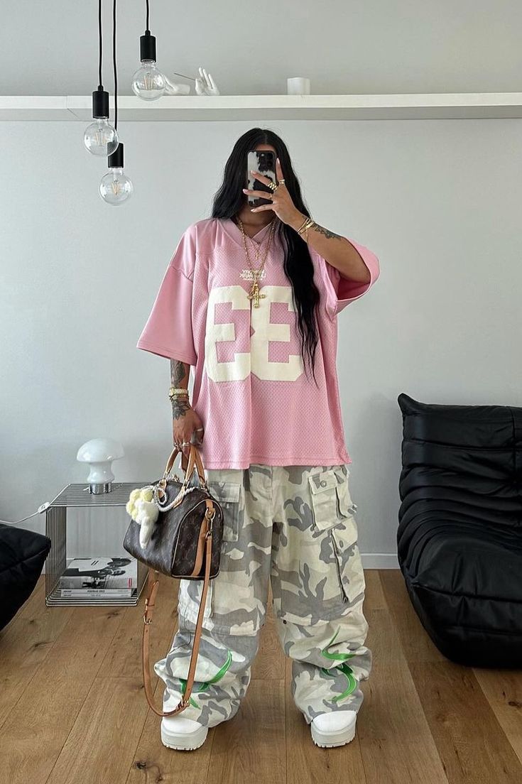 Camo And Pink Outfit, Pink And Camo Outfit, Streetwear Women Outfits, Tomboy Outfit Ideas, Street Style Outfits Casual, Pink Streetwear, Everyday Casual Outfits, Dope Outfits, Cute Simple Outfits