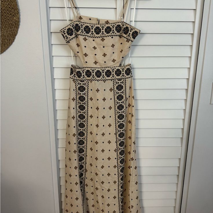 Questions? Leave A Comment Below! Zara Cut Out Dress, Cut Out Midi Dress, Cut Out Dress, Out Dress, Zara Black, Zara Dresses, Black Cream, Dresses Xs, Linen Blend