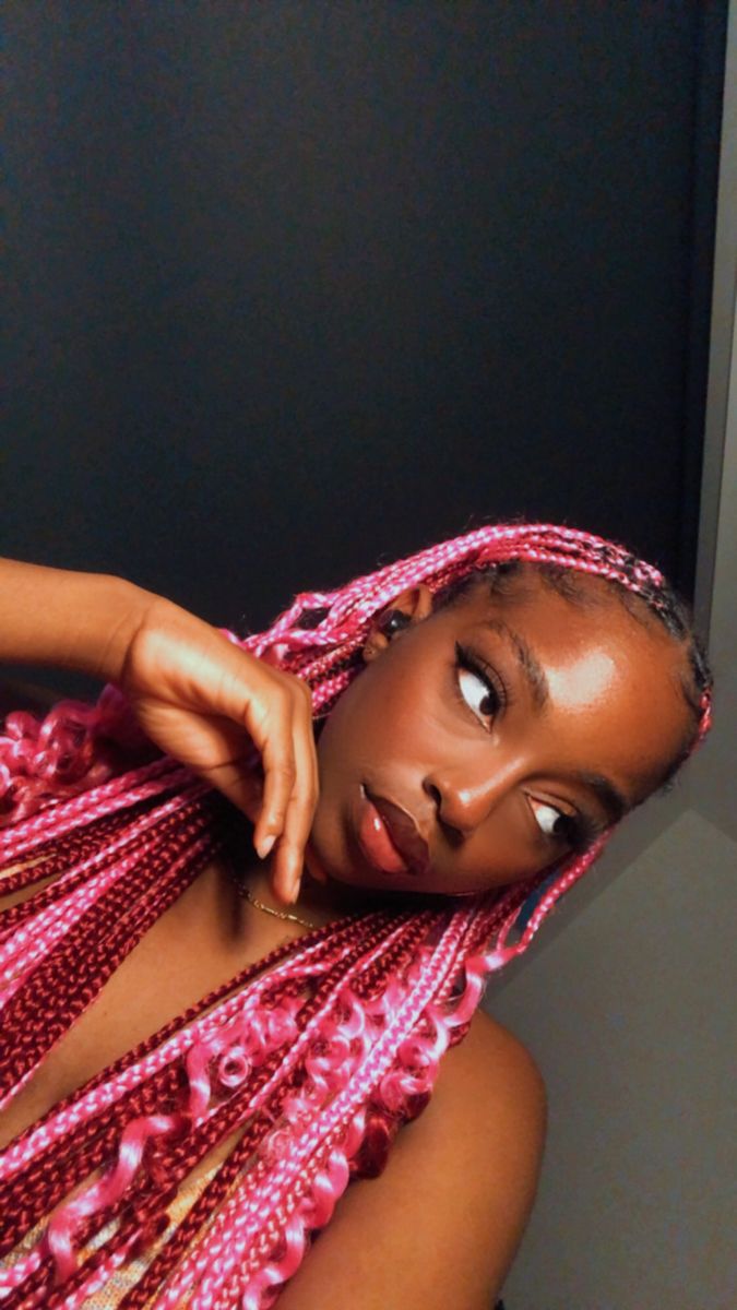 Pink peekaboo braids with curls,black girl .braids inspo Pink And Red Peekaboo Braids, Burgundy And Pink Box Braids, Red And Pink Hair Braids, Pink Pikaboo Braids, Red Pink And Blonde Braids, Pink And Purple Peekaboo Braids, Cute Braid Color Combinations, Pink Braids Dark Skin, Peekaboo Braids Color Ideas