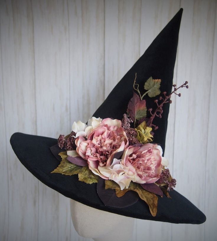 Witch Costume Diy, Witchy Wardrobe, Witch Costumes, Witches Hat, Halloween Hats, Garden Girls, Witch Costume, Hat Ideas, Halloween Vintage