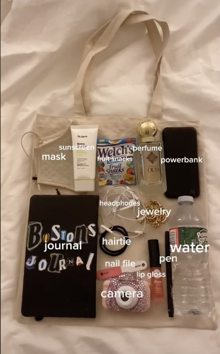 Everyday Bag Essentials, You Are My Moon, Inside My Bag, Summer Tote Bags, Girls Tote, Purse Essentials, Summer Tote, Handbag Essentials, What In My Bag