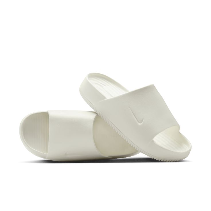 Style No. DX4816-100 Color: Sail/Sail When it comes to these slides, it's all in the name. Take a deep breath and slip into a minimalist look with maximalist cushioning. Contoured foam is seamlessly created from one piece, and cradles your feet to help keep them in place. To top it off, the water-friendly design dries quickly—making it ideal for relaxing poolside. You get all of the style, none of the effort. It's time for some Calm. Soft yet responsive foam provides amazing comfort and dries qu Nike Calm Slides, Shoe Goals, Rush Outfits, Studded Accessories, Easy Doodle, Nike Slides, New York Red Bulls, Football Socks, Womens Running