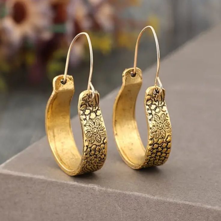 Brand New Women's Gold Hanging Floral Etched Hoop Earrings 14k Gold Plated Sterling Silver 1.7" Tall 1" Wide Retail Price $295 Buy With Confidence From A Trusted Seller With A 99%+ Feedback Rating! A0149 (Id-1700) Anniversary Brass Hoop Earrings, Vintage Metal Hoop Earrings For Everyday, Metal Hoop Earrings With Ear Wire For Anniversary, Etched Hoop Earrings As Gift, Adjustable Etched Jewelry, Etched Brass Earrings, Handmade Metal Hoop Earrings For Anniversary, Adjustable Hoop Earrings For Jewelry Making, Vintage Etched Earrings