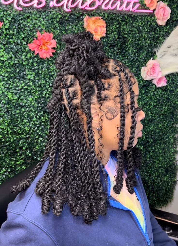 Styles For Invisible Locs, Invisible Locs With Color In The Back, Locs Hairstyles Butterfly, Twist Short, Invisible Twist, Individual Locs, Small Invisible Locs, Peekaboo Invisible Locs, Short Boho Passion Twists