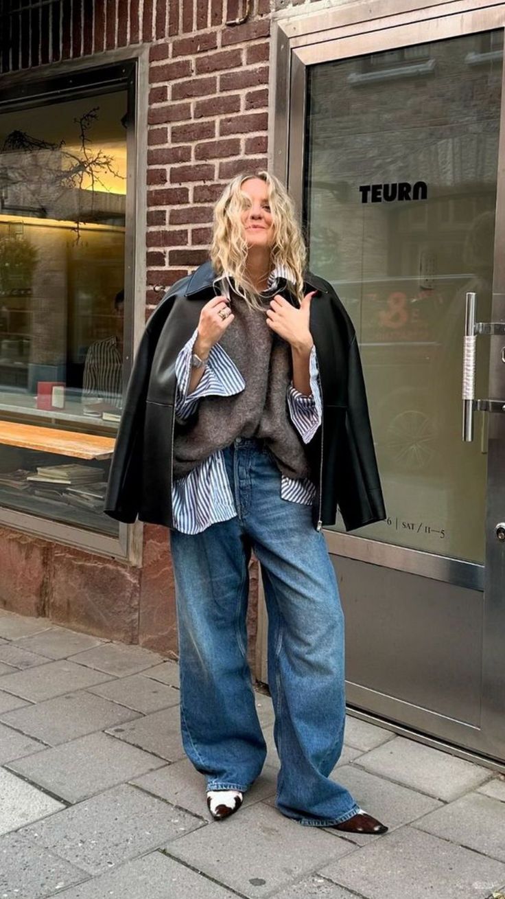 Outfit Trend 2024 Autumn, Women’s Autumn Outfit Ideas, Fashion Outfits Winter 2024 2025, Stockholm Street Style Winter, And Just Like That Style, Chic Layering Outfits, Fall Winter 2024 Fashion Trends Street Style, Fashion Autumn/winter 2024/2025, Winter Fashion Show Outfit