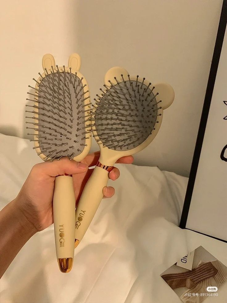 Hair Brush Aesthetic, Alat Makeup, Hair Tie Accessories, Curls For Long Hair, Bathroom Aesthetic, Hair Supplies, روتين العناية بالبشرة, Pretty Skin, Girly Accessories