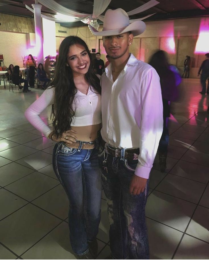 Baile Outfits Jaripeo Matching, Cute Vaquera Outfits, Baile Outfits Jaripeo, Ranchera Outfits, Takuachita Outfits, Baile Outfits, Mexican Couple, Matching Outfits For Couples, Takuache Girl Outfits