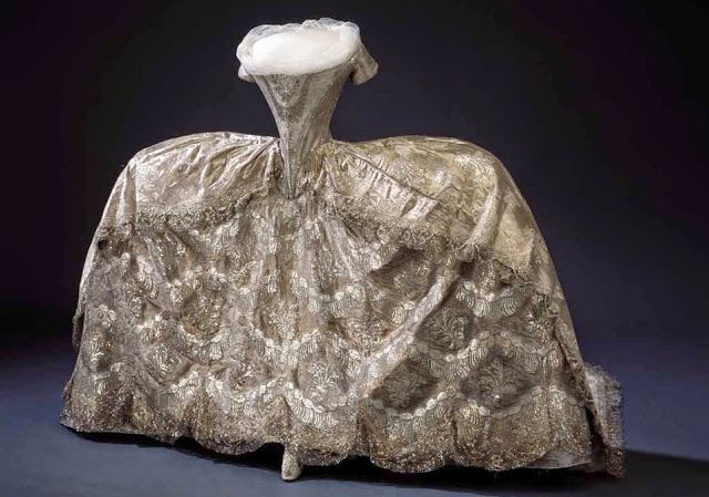 Tea at Trianon: Marie-Antoinette's Wedding Gown Rose Bertin, Marie Antoinette Dresses, Royal Wedding Gowns, Antoinette Dress, Iconic Weddings, Century Dress, Court Dresses, 18th Century Fashion, Period Outfit