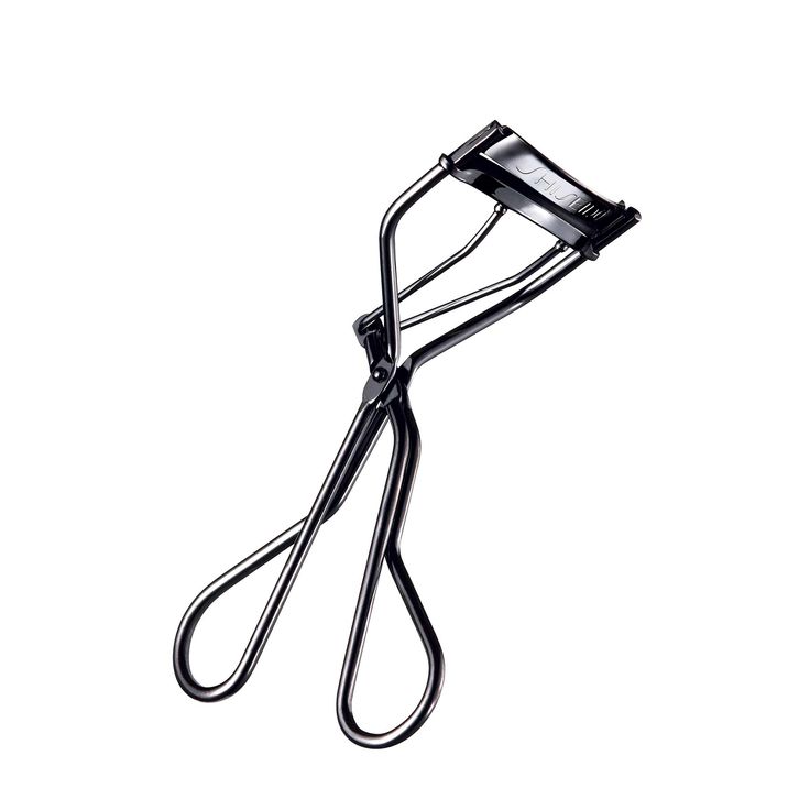 Shiseido Eyelash Curler, Best Eyelash Curler, Diorshow Mascara, Small Lashes, Eyelash Curlers, Curl Lashes, Makeup Course, Lash Curler, Curling Eyelashes