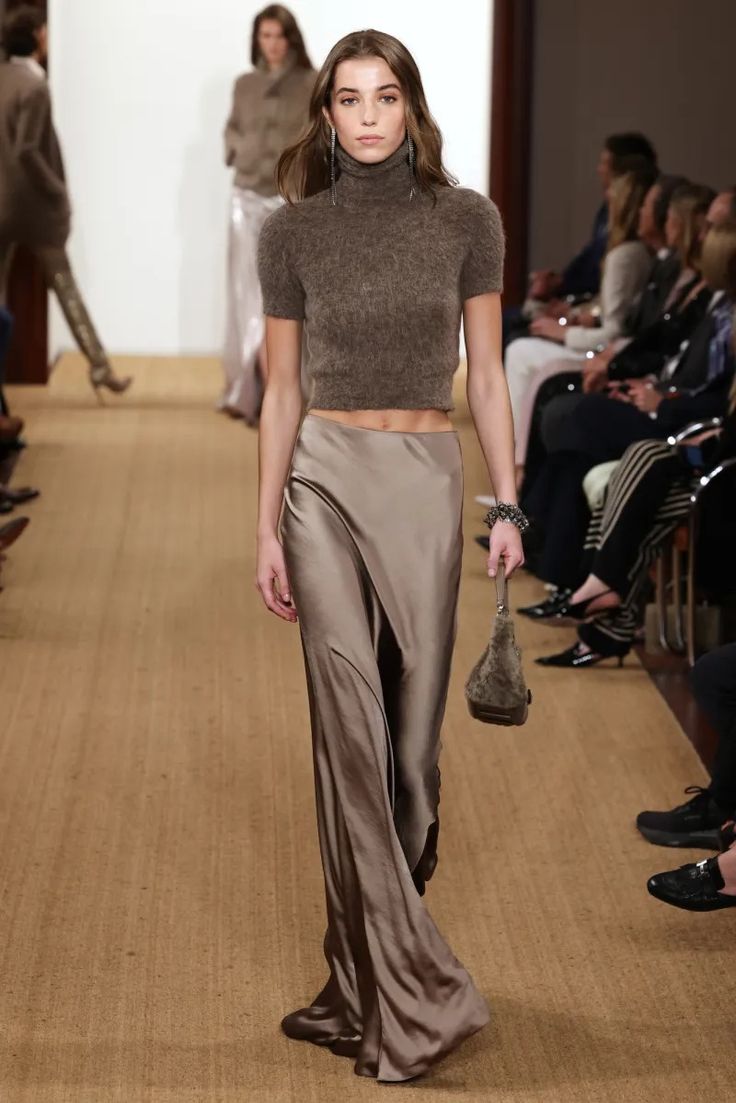 Ralph Lauren Fall 2024 Runway, Fashion Show & Collection Review [PHOTOS] Old Money Runway Fashion, Italy Fashion Designer Aesthetic, Designer Clothes For Women Outfit, Winter Runway 2024, Ralph Lauren Jeans Outfit, Ralph Lauren 2024 Women Fall, Khaite Boots Outfit, Colorful Minimalist Style Outfits, European Chic Outfits