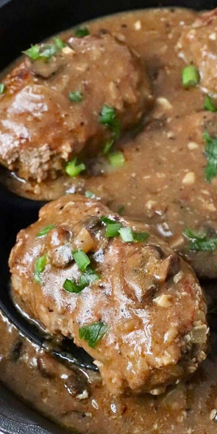 salisbury steak in a skillet topped with mushroom gravy Salisbury Steak Gravy, Best Salisbury Steak Recipe, Steak On Stove, Homemade Salisbury Steak, Easy Salisbury Steak, Meat Patties, Salisbury Steak Recipe, Campbells Recipes, Table Spread