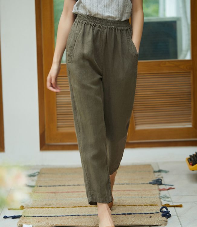 Silk cotton Organic color Loose Style Silk cottonSpring summer Autumn Women pants.loose style,soft and breathy organic 100% fabric,very special with it's loose design.this women pants also could be custom made any size. Material:Silk cottonwe custom made any size.Here is the size chart for your kind conference:Size: S :waist:64-94cm hips:116 cm length:88 cm M :waist:68-98cm hips:120 cm length:89 cm L :waist:72-102cm hips:124 cm length:90 cm Measuring Method: Click to view the measurement method Women Casual Pants, Pants Elastic Waist, Organic Colors, Pants Loose, Women Pants, Loose Style, Women Pants Casual, Color Patterns, Army Green