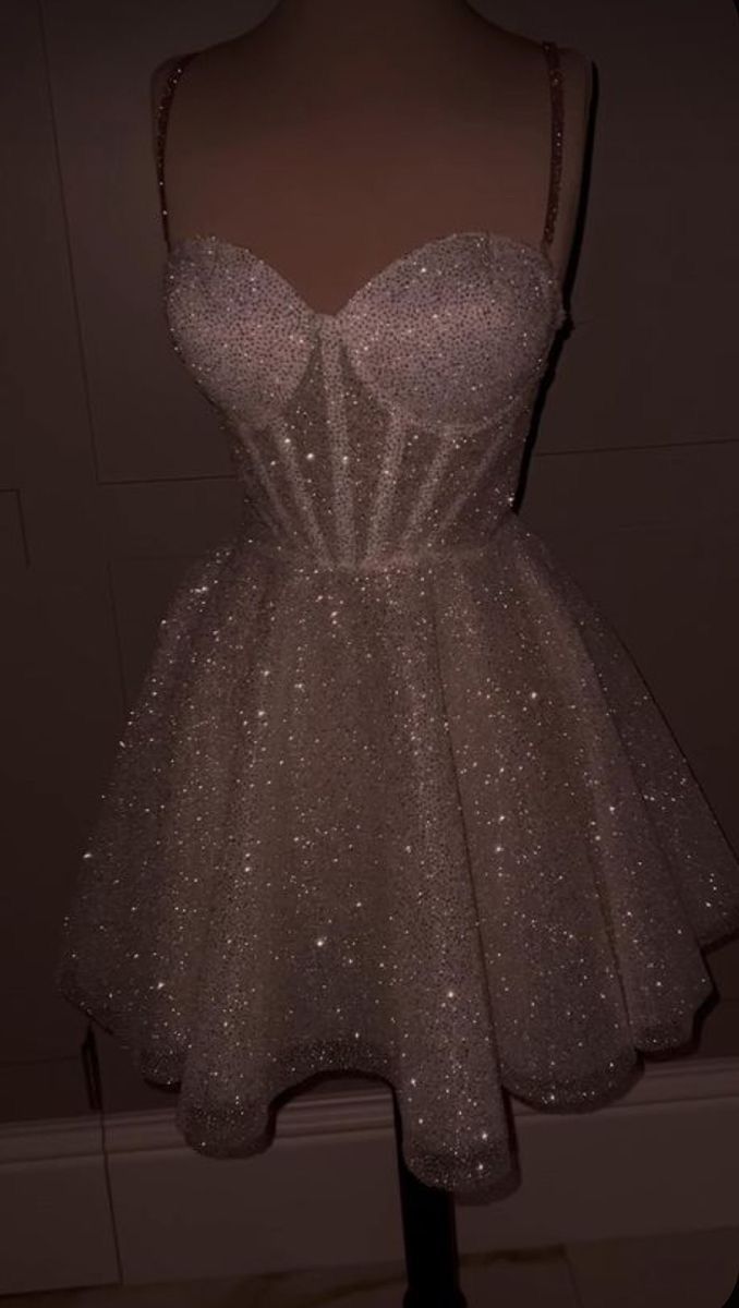 Fancy Dress Short, Sweet 16 Outfits, Fancy Short Dresses, Dama Dresses, Birthday Inspo, Classy Prom Dresses, Modern Disney, Mia 3, Cute Prom Dresses