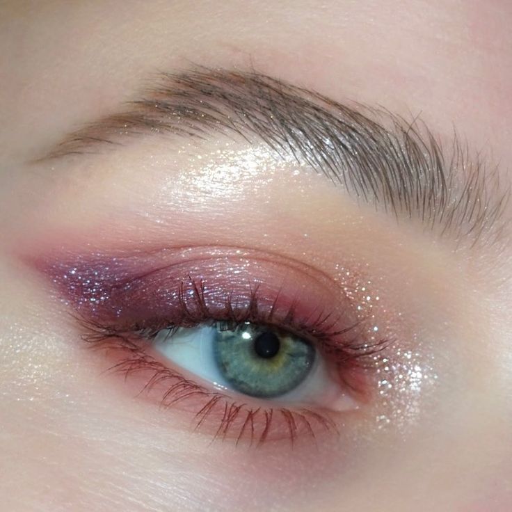 Berry Eyeshadow Looks, Ethereal Eye Makeup, Amethyst Makeup, Coral Makeup Looks, Berry Makeup Look, Ethereal Eyeshadow, Berry Eyeshadow, Makeup Capsule, Soft Eyeshadow