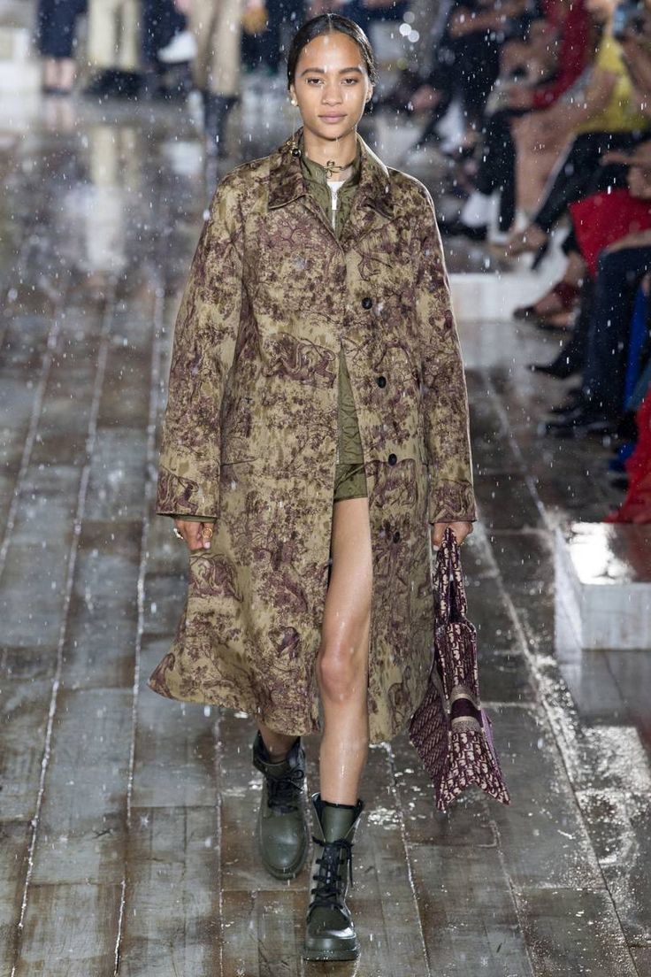 Dior Spring/Summer 2019 Resort | British Vogue Christian Dior 2019, Dior Toile, Dior 2019, Dior Cruise, Women's Runway Fashion, Fashion Week 2018, Raincoats For Women, Fashion Show Collection, Vogue Paris