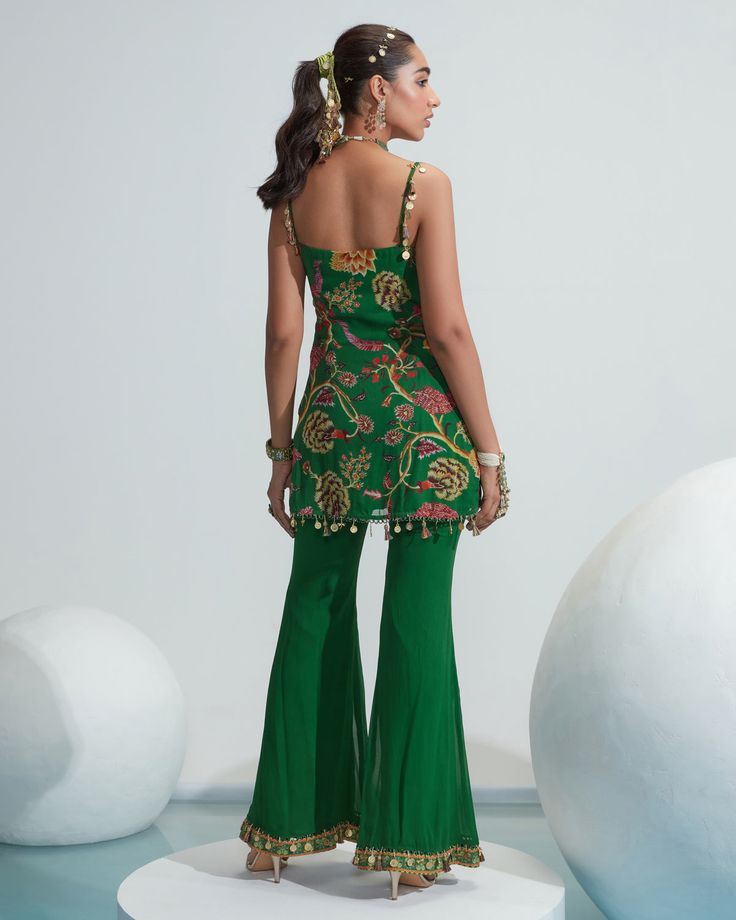 Indian Flared Pants, Designer Dress For Wedding Function, Green Outfit For Mehendi Function, Mahima Mahajan, डिजाइनर कपड़े, Mehndi Outfit, Lehenga Style Saree, Georgette Kurta, Mehendi Outfit