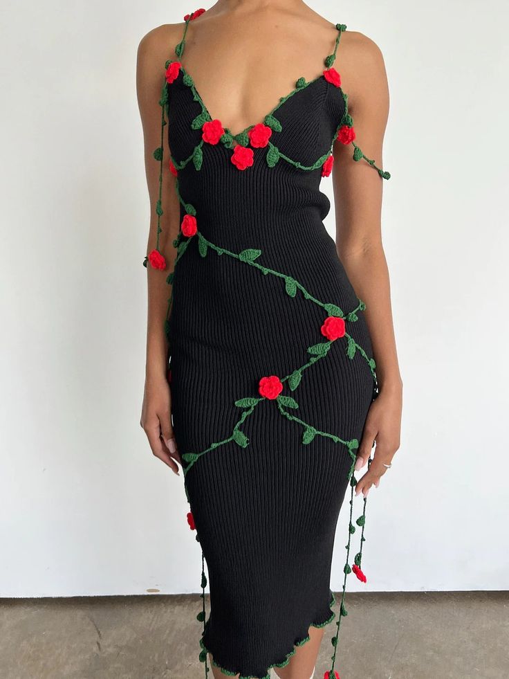 Black Lisa, Avatar Aesthetic, Rose Details, Modern Crochet Patterns, Knitting Machine Patterns, Crochet Clothing And Accessories, Lisa Says Gah, Dream Dresses, Crochet Girls