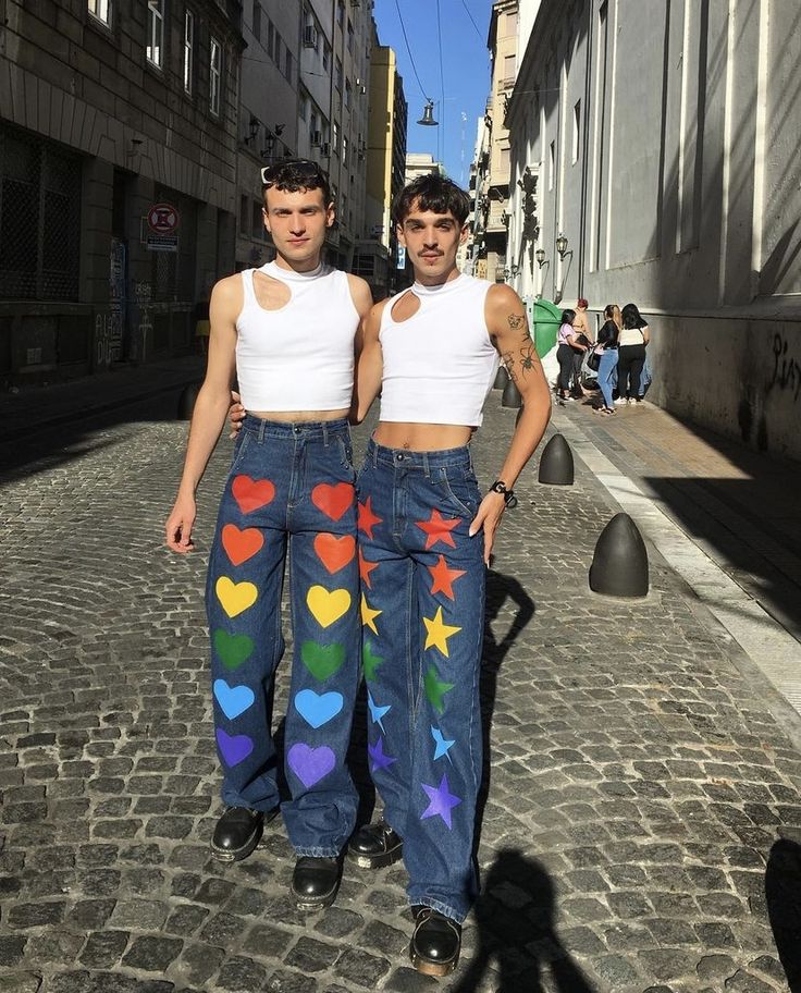 2023 Pride Outfits, Y2k Pride Outfits, Pride Fits Men, Pride Fest Outfit Ideas, Grunge Pride Outfit, Pride Outfits Masc, Pride Outfit Inspiration, Pride Couple Outfits, Male Pride Outfit