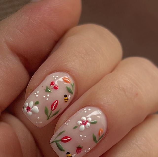 Peony Nails Design, Dreamer Biab, Bee Nail Art, Border Nails, Floral Nail Design, Biab Nails, Bee Nails, Modern Nail Art, April Nails