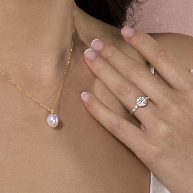 The Katharine Ring Design Techniques, Chic Brides, Golden Age Of Hollywood, Sunday Brunch, Round Design, Golden Age, Tennis Court, Pearl Necklace, Tennis