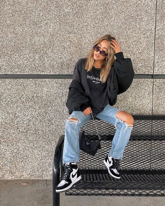 Street Style: Women's Nike Air Jordan 1's Jordan Outfits Womens, Outfits With Jordan 1s Fashion Styles, Jordan Outfits, Tomboy Style Outfits, Looks Street Style, Streetwear Fashion Women, Indie Outfits, Ford Gt, Mode Inspo