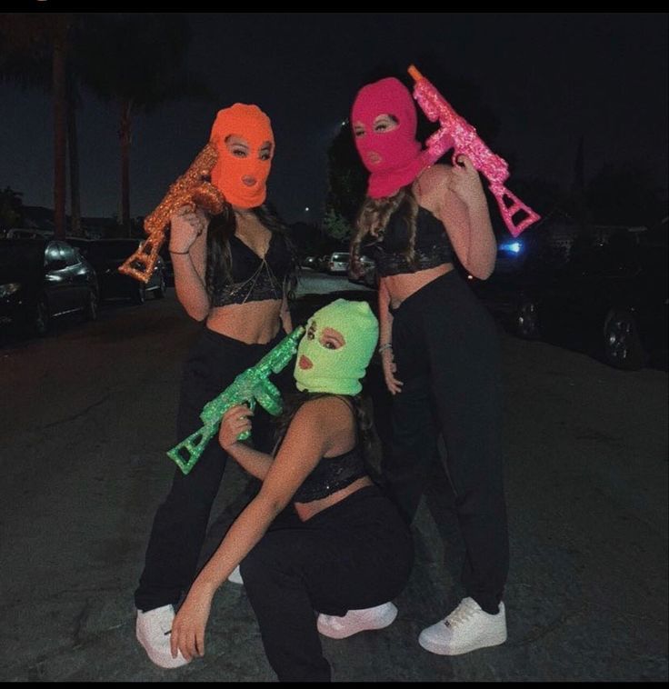 Halloween Costumes Trio, Gangster Halloween Costumes, Aesthetic Halloween Costumes, Cute Halloween Costume, Halloween Duos, Cute Group Halloween Costumes, Halloween Costumes For Teens Girls, Match Pfp, Bff Halloween Costumes