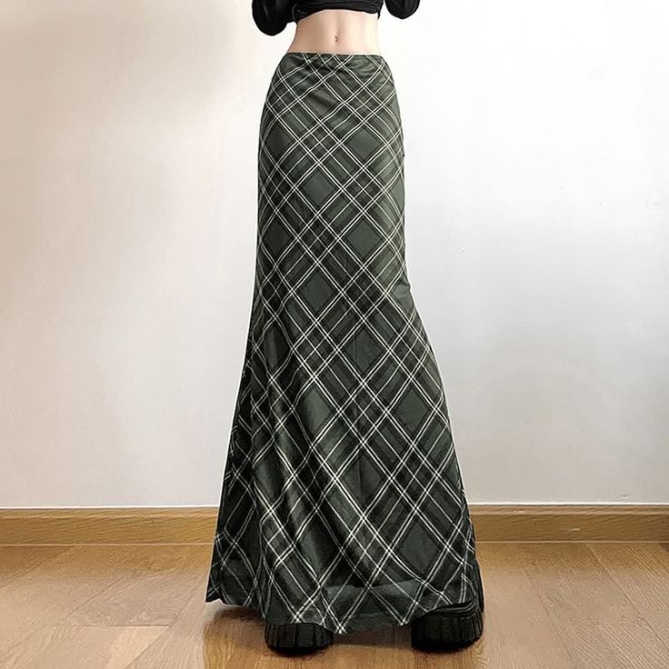 Indulge in the luxury of our Retro Plaid Low Waist Maxi Skirt. The low-rise fit beautifully accentuates your curves, while the retro plaid pattern adds timeless sophistication. Featuring a mesh overlay and elegant mermaid design, this ankle-length skirt is perfect for making a statement at any exclusive event. Low-rise fit for curve accentuation Retro plaid pattern for timeless style Mesh overlay for added elegance Mermaid design for a dramatic flair Ankle-length perfect for exclusive events Low Waist Maxi Skirt, Feminine Aesthetic Outfits, Winter Party Outfit, Exclusive Event, Feminine Outfits, Mermaid Design, Check Skirt, High Waisted Maxi Skirt, Ankle Length Skirt