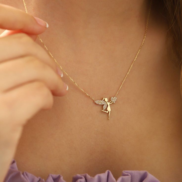 Fairy Charm Necklace, Watch With Glittering Eyes, Pretty Gold Necklaces, Simple Necklace Designs, Magic Jewelry, Unique Gold Jewelry Designs, Creative Necklace, Neck Pieces Jewelry, Feminine Necklace