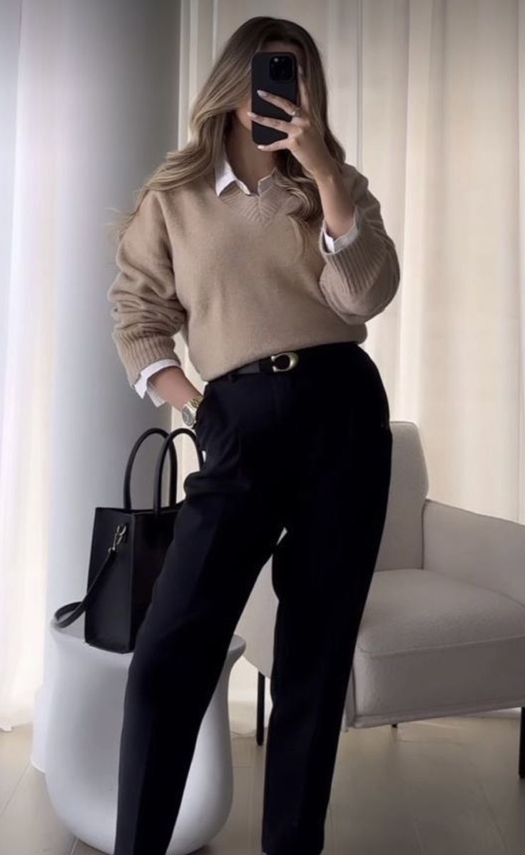 Semi Formal Mujer, Outfit Formal Mujer, Lawyer Fashion, Business Professional Outfits, Chique Outfits, Corporate Outfits, Office Outfits Women, Business Casual Outfits For Work, Elegante Casual