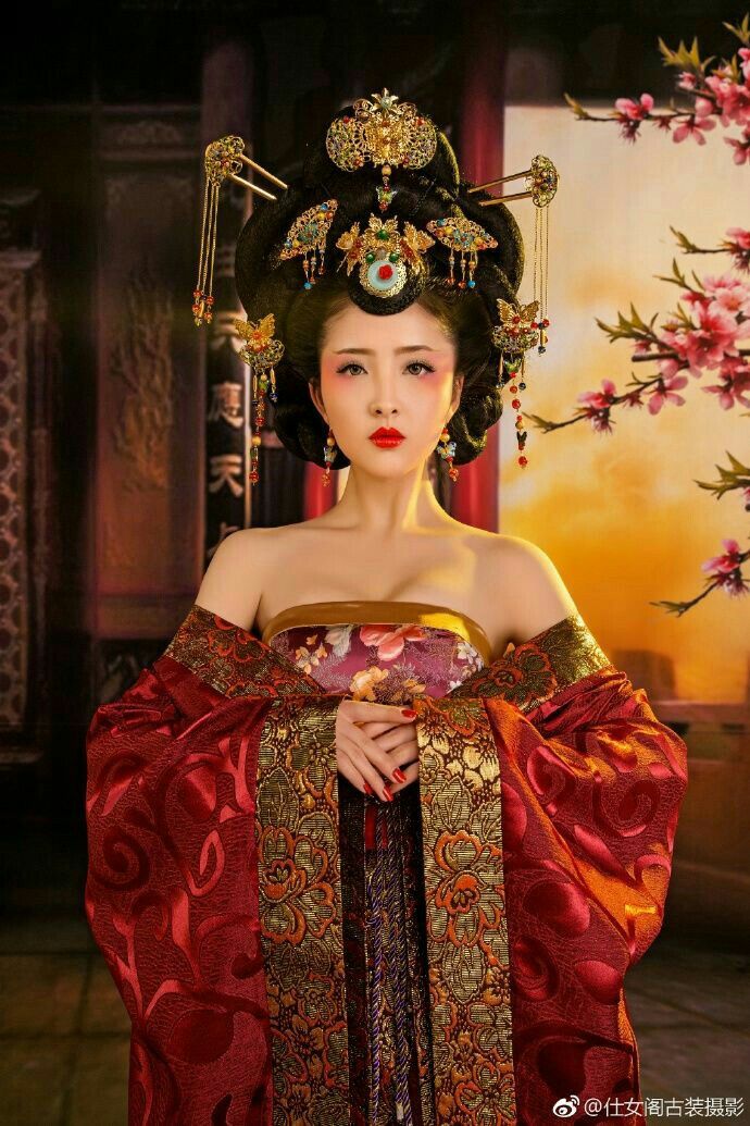 The Empress Of China, Chinese Empress, Empress Of China, Chinese Traditional Costume, Thai Fashion, Chinese Traditional Dress, Chinese Costume, Chinese Fashion, Chinese Hanfu