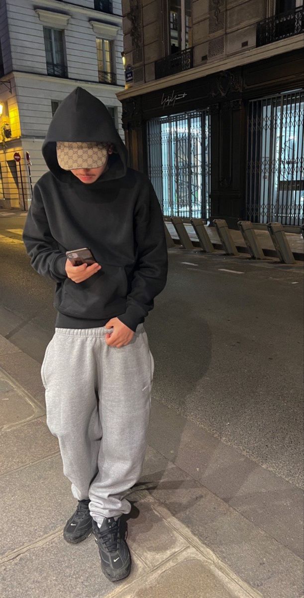 Sweats Outfits Men, Men Fit Pics, Library Outfits Men, Black Shoe Outfits, Sweatpants Hoodie Outfit, Hood Style, Jogger Outfit Men, Comfy Outfit Men, Uk Fits