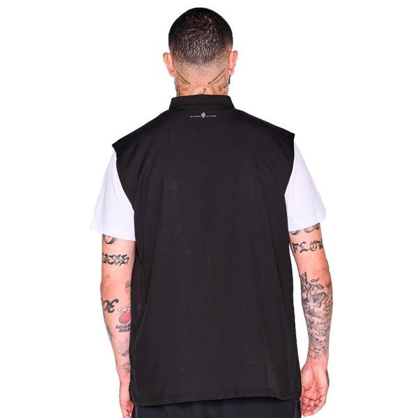 Experience ultimate comfort and practicality with our Barber Vest. Made with high-quality Nano Shield™ material for hair repellency and mesh side panels for maximum breathability, this vest has all the features you need for a smooth barbering experience. With a lightweight design and a 2-way zipper, it offers optimum comfort and mobility while the hair removal system in the front pockets makes cleaning a breeze. Upgrade your workwear with our Barber Vest - a must-have for any passionate barber. Black Short Sleeve Sports Tank Top, Black Moisture-wicking Vest For Streetwear, Black Sleeveless Techwear Vest, Black Cotton Techwear Vest, Black Gym Vest, Casual Black Breathable Vest, Black Casual Training Vest, Casual Black Training Vest, Black Athleisure Vest For Outdoor Activities