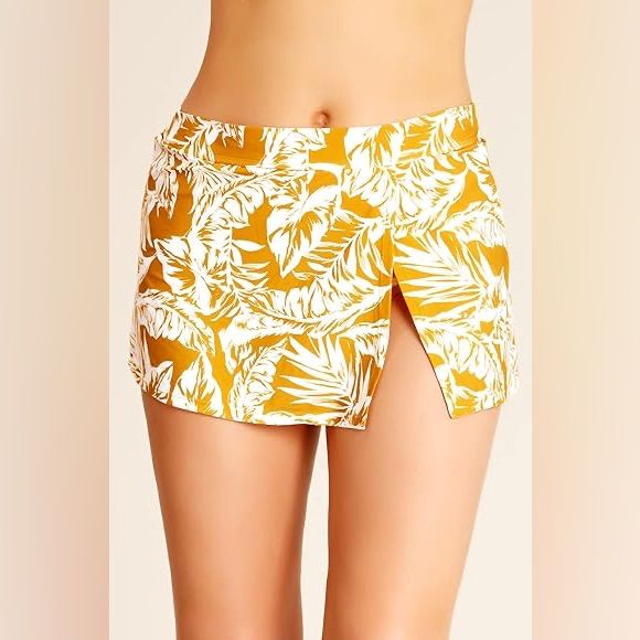 Brand New With Tags! No Flaws You'll Love The Crossover Detail Of This Women's Catalina Swim Skirt. Product Features Upf 50+ Sun Protection Crossover Design Fully Lined Fit & Sizing Elastic Waistband Midrise Sits On The Hip Medium-Impact Fabric & Care Nylon, Spandex Hand Wash Tropical Swimwear With Built-in Shorts For Beach Party, Yellow Summer Swim Trunks With Built-in Shorts, White Beachwear Skort For Beach, Tropical Swimwear For Poolside In Short Length, Short Tankini For Beach Season Vacation, Yellow Swimwear With Built-in Shorts For Poolside, Yellow Swimwear With Built-in Shorts For Vacation, White Beachwear Skort, Summer Beach Tankini With Short Length