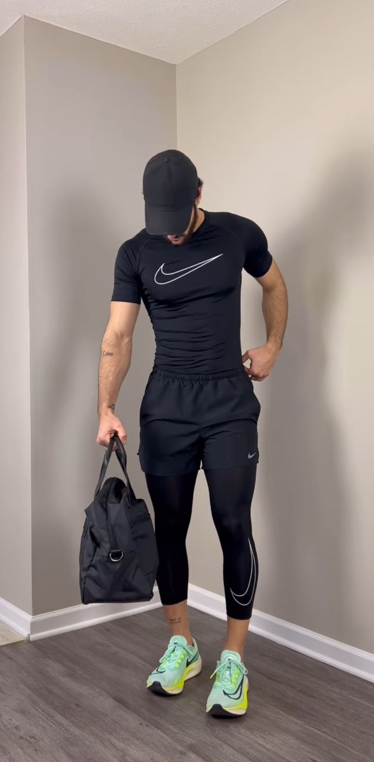 Gym Looks Outfits Men, Workout Outfit Men Gym, Men’s Outfits Workout, Running Outfit Men Aesthetic, Gymshark Men Outfit, Men Working Out Aesthetic, Mens Gym Outfits Style, Men Sportswear Outfits, Men Gym Fashion Workout Outfits