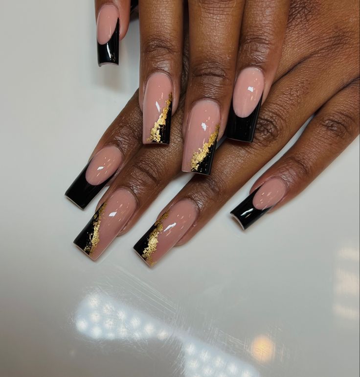 Coffin Black And Gold Nails, Acrylic Nails Ideas Gold, Black And Gold Nails Black Women, Nails Design Black And Gold, Matt Black And Gold Nails, Black White And Gold Nails Short, Black Gold Flake Nails, Black And Gold Nail Inspo Acrylic, Good And Black Nails