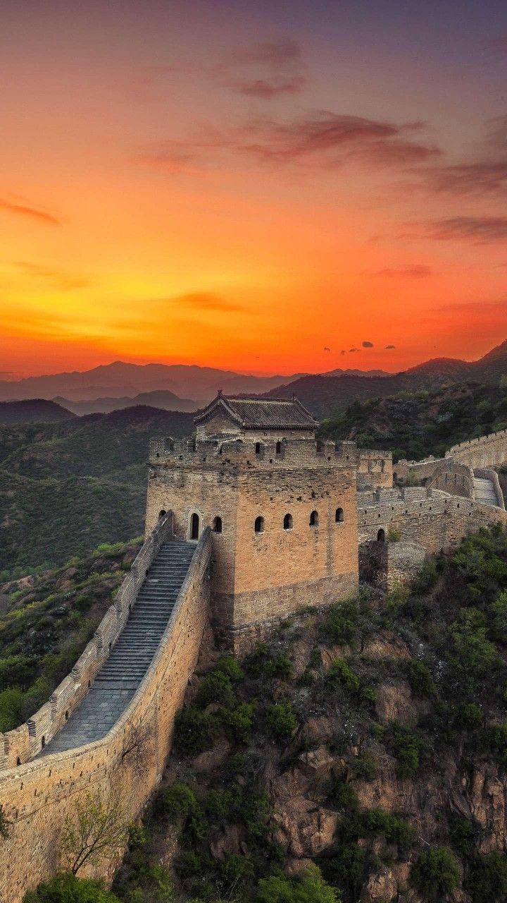 the great wall of china at sunset