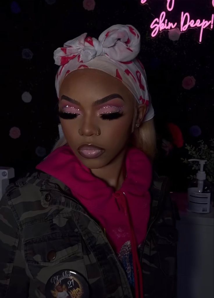 Glittery Glam Makeup, Pink Glitter Makeup Looks, Glam Birthday Makeup Looks, Sweet 16 Makeup Ideas, Pink Makeup Looks Black Women, Bday Makeup, Sweet 16 Makeup, Birthday Makeup Looks, Eyebrow Styles