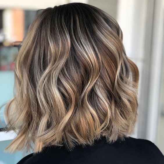 Shadow toning: el tinte de cabello perfecto para babylights y balayage Daphne Hair, Blond Highlights, Reverse Balayage, Brunette Balayage Hair, Brown Hair Balayage, Short Hair Balayage, Balayage Brunette, Business Training, Penteado Cabelo Curto