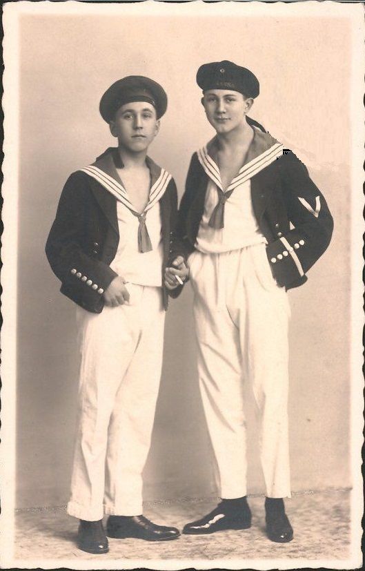 Vintage Sailor, Sailor Suit, Sailor Fashion, Sailor Collar, Men In Uniform, Men Vintage, Vintage Photographs, Vintage Beauty, Fashion History