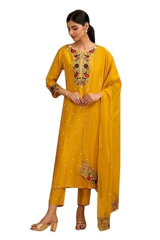 Mustard kurta with floral thread embroidery. Paired with coordinating scallop hem dupatta and solid pant. - Aza Fashions Floral Thread Embroidery, Yellow Kurta, Women Kurta, Scallop Hem, Straight Kurta, Embroidery Floral, Thread Embroidery, Kurta With Pants, Silk Embroidery